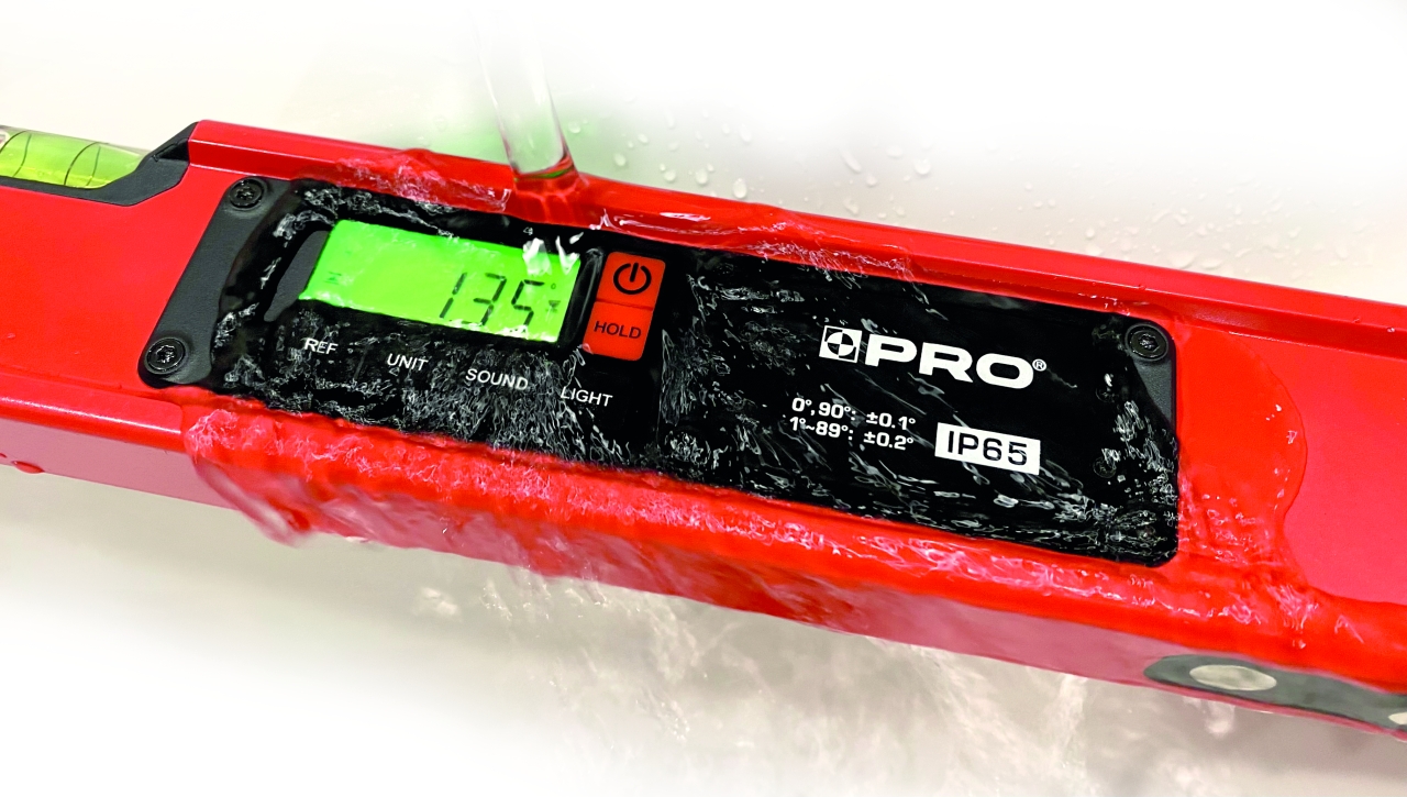 Ochronę zapewnia standard IP65 - PRO900 Digital nie boi się kurzu ani wody